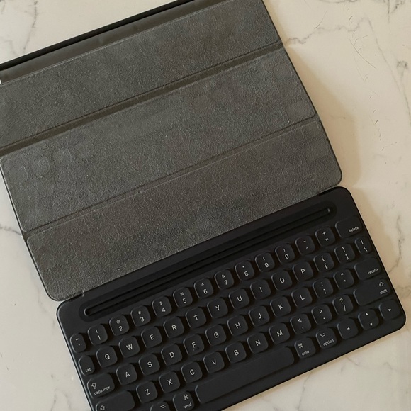 iPad Apple Smart-folio Keyboard - Picture 1 of 4